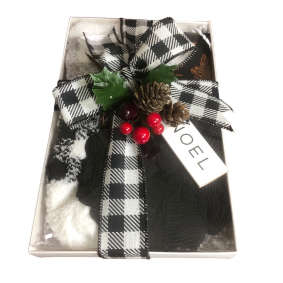 White & Black Plaid Fuzzy Sock & Hair Scruchie Gift Set - Picture 5 of 9